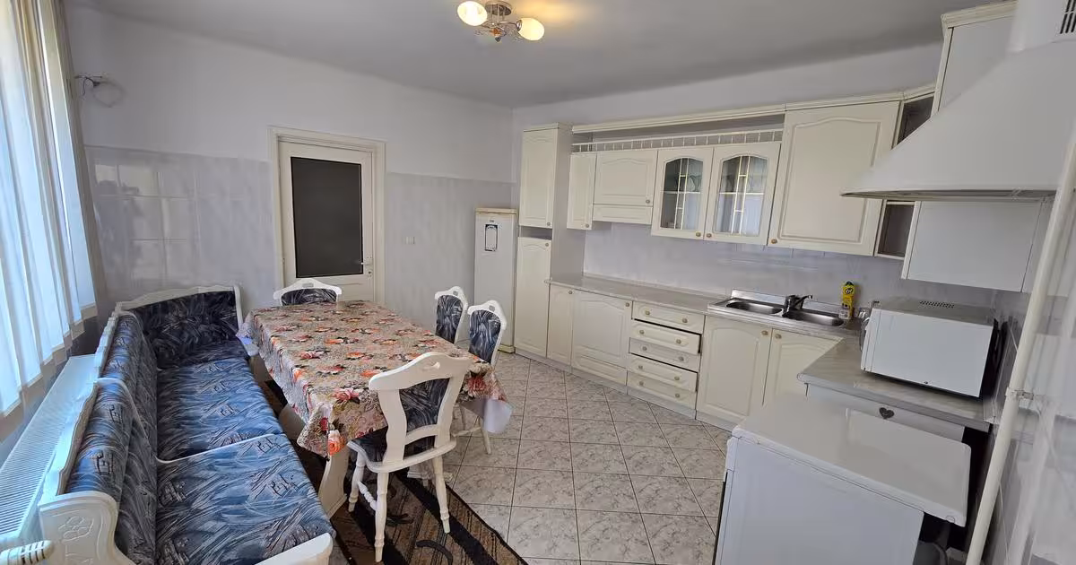 Duplex 60 mp cu 3 camere în zona Central, Câmpina