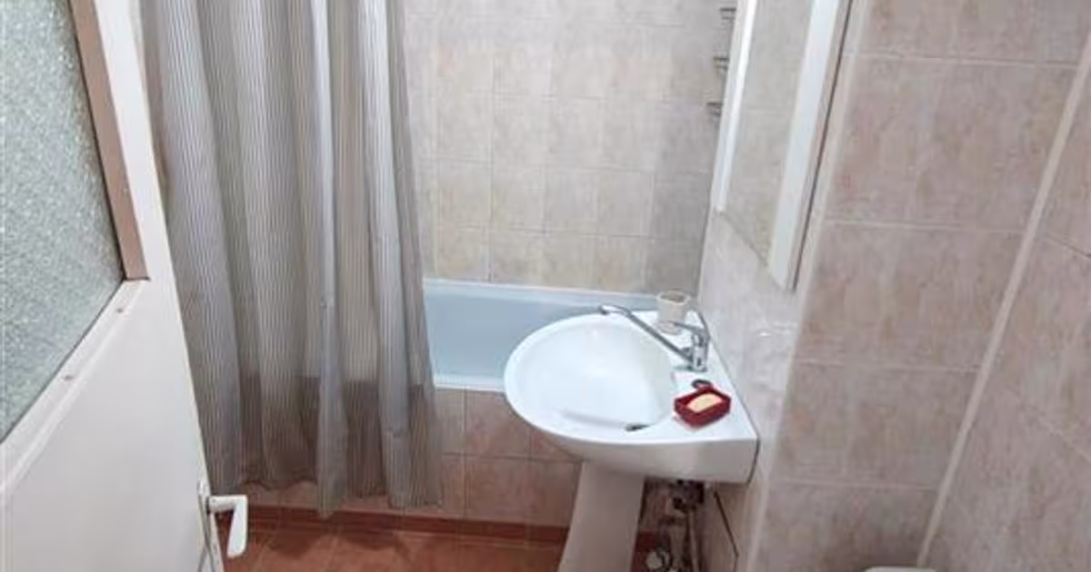 Garsonieră decomandată în zona Podu Roș, Iași