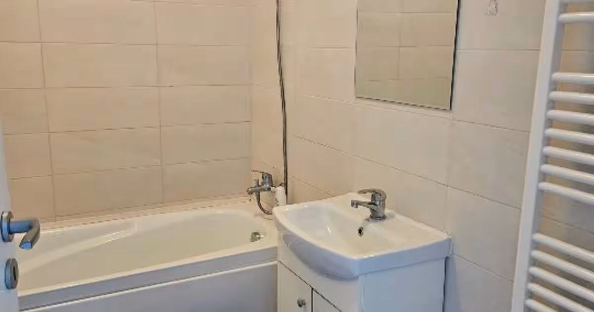 Garsonieră decomandată în Roșu
