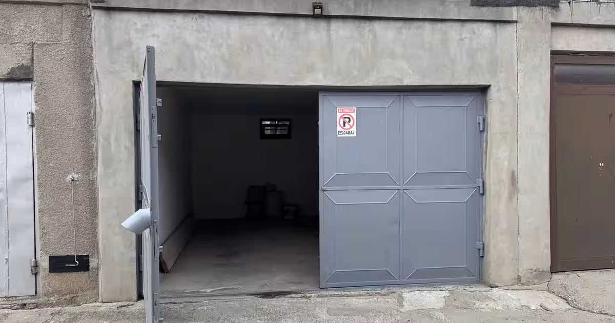 GARAJ, Su = 17 mp, teren concesionat, zona centrala - PROFI  VILCEA