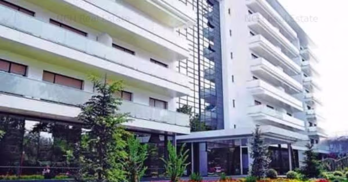 Penthouse semidecomandat cu 8 camere în Mamaia