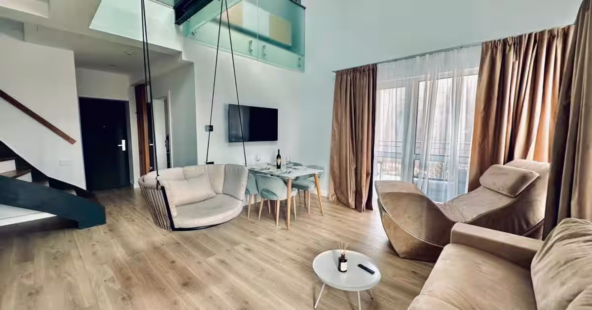 Penthouse semidecomandat cu 3 camere în Sinaia