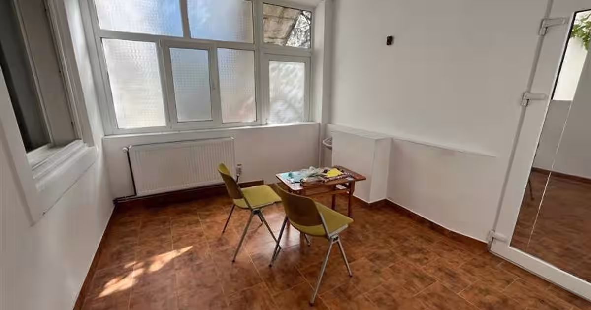 Caransebes, CHIRIE Spatiu Comercial 58 Mp,  Zona Nord
