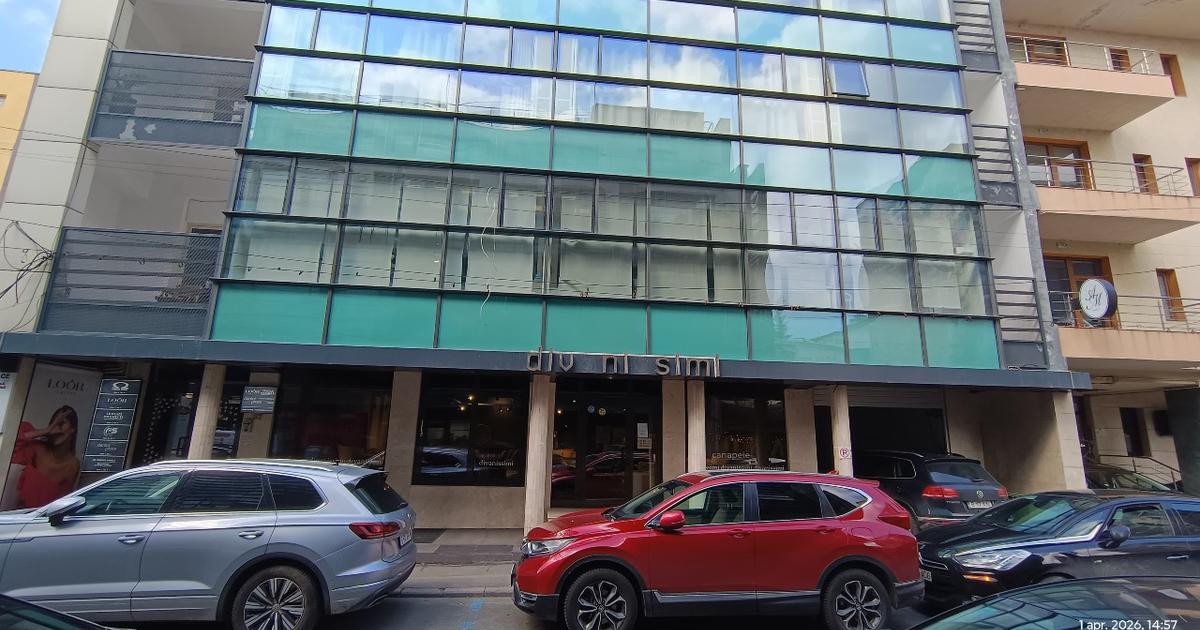 Spatiu comercial tip showroom in Dorobanti-Floreasca , Front 11 m, Stradal