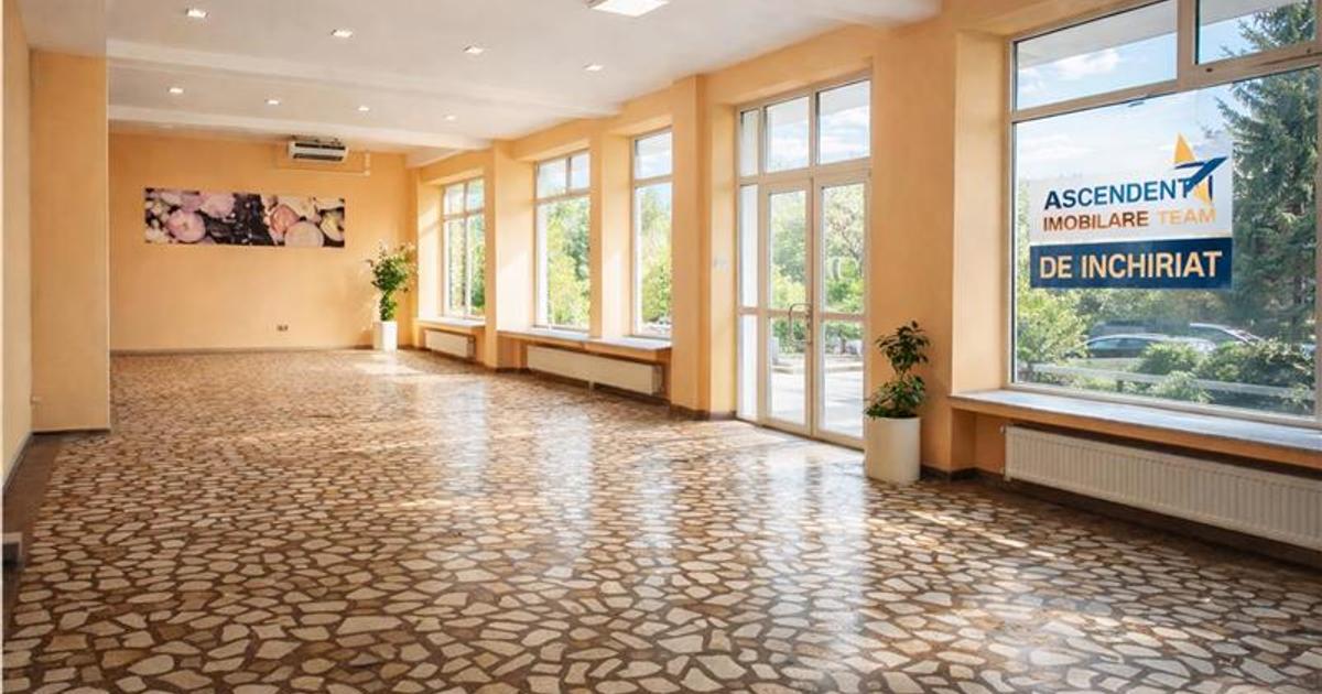 Spatiu comercial vitrinat,dublu acces,257 mp,disponibil si jumatate,Garii,Sfantu