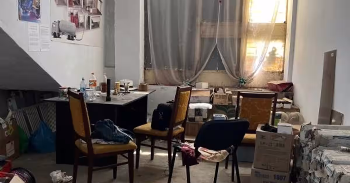 Casă + Hală cu 620 mp teren, Str. Izvoare. Preț 65000 eur/ pachet