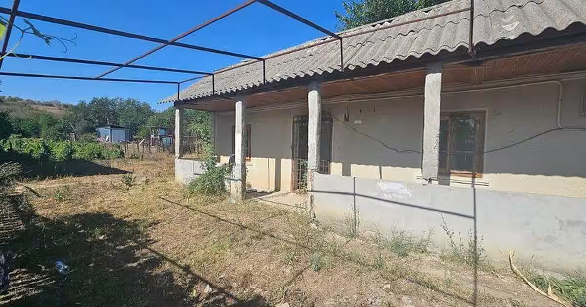 Teren 1800 mp + casa batraneasca - Fartanesti, jud. Galati