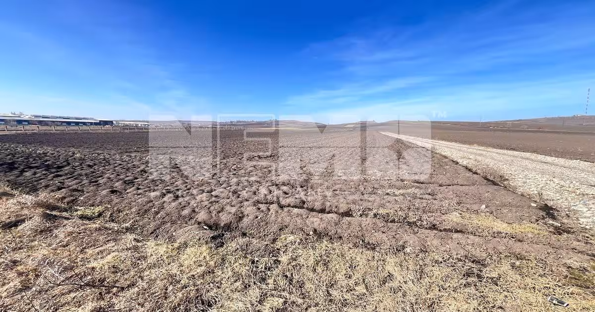 Teren agricol extravilan de 10000 mp, în Stroiești