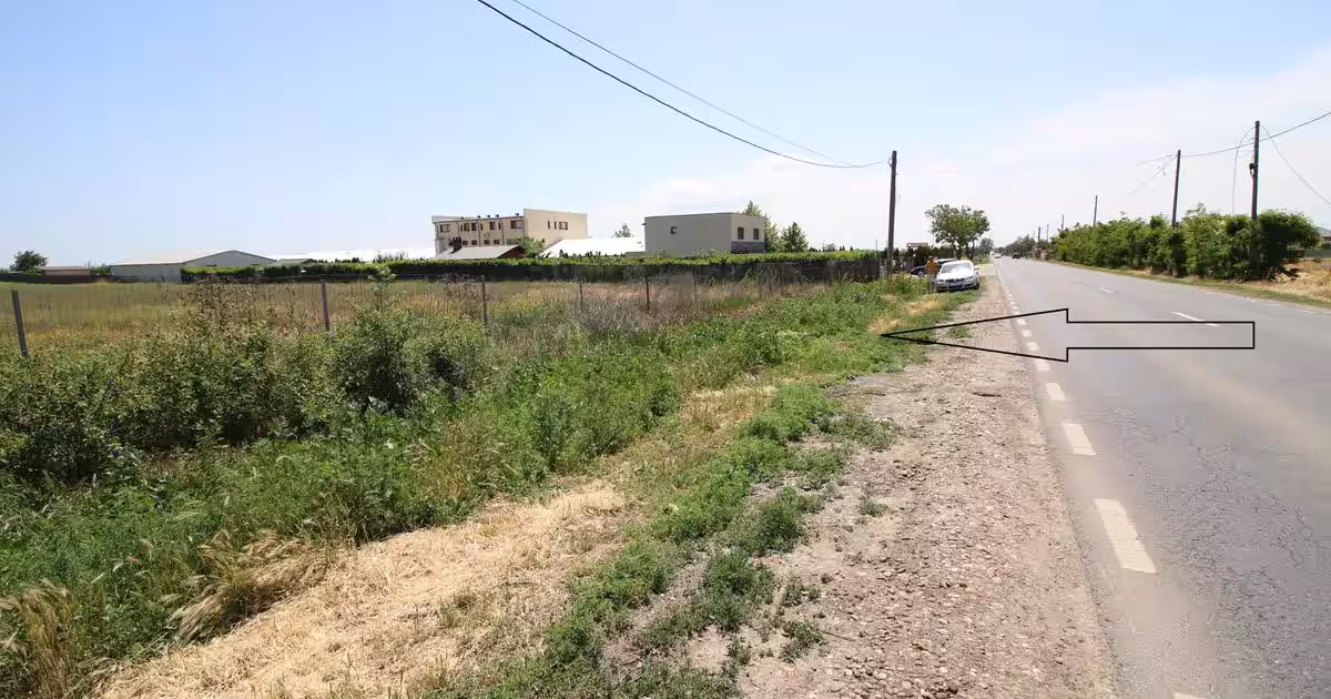 Teren agricol extravilan de 12000 mp, în Vânători