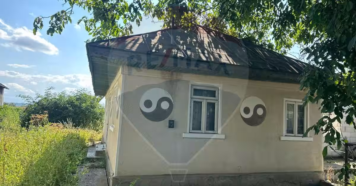 Teren intravilan 3.765 mp cu casă – Bodești de Jos