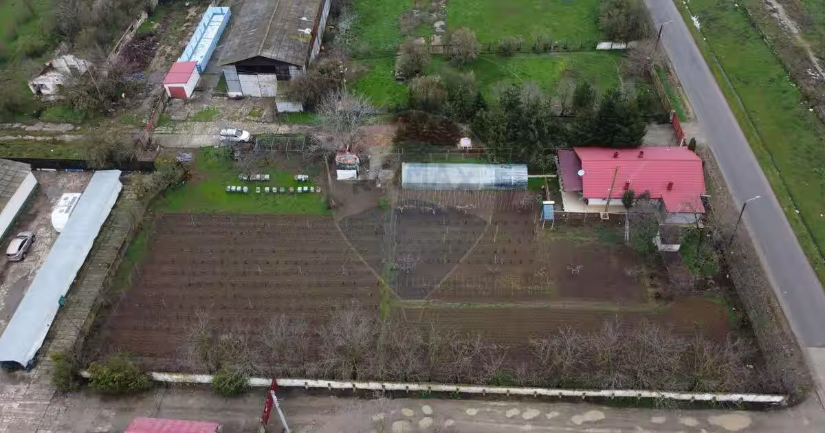 Proprietate generoasă în sat Fundeni, comuna Fundeni, județ Călărași