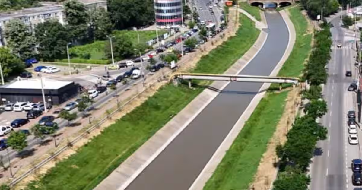 DE VÂNZARE : teren 2180 mp , zona centrală, podul de piatră.