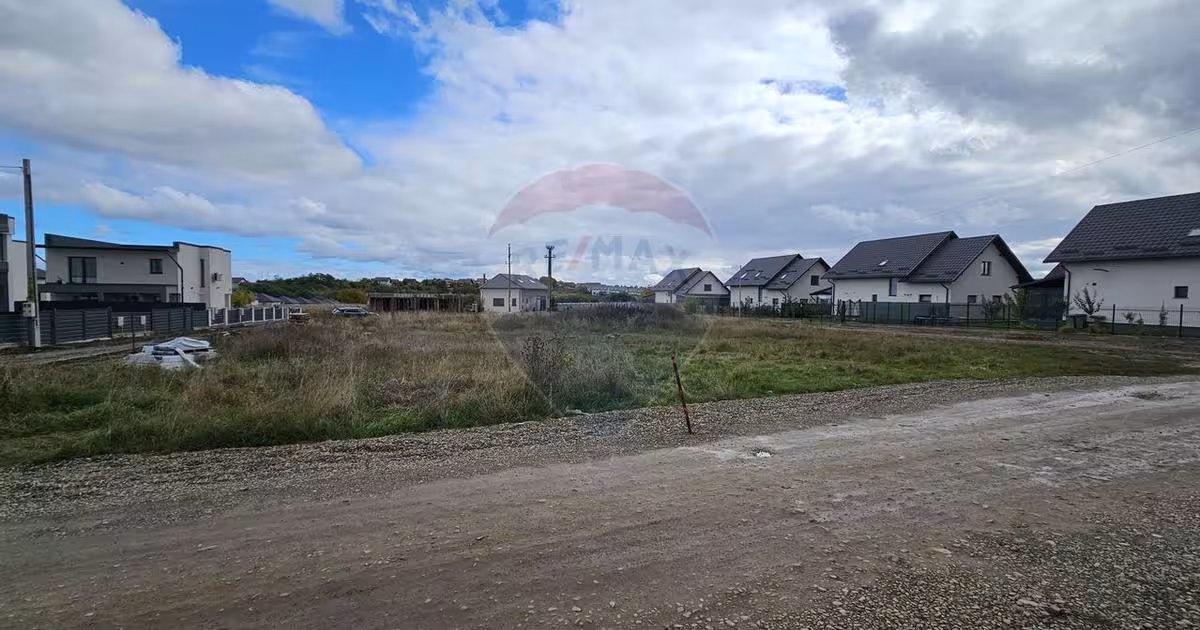 Teren Construcții intravilan de 720 mp, în Lisaura