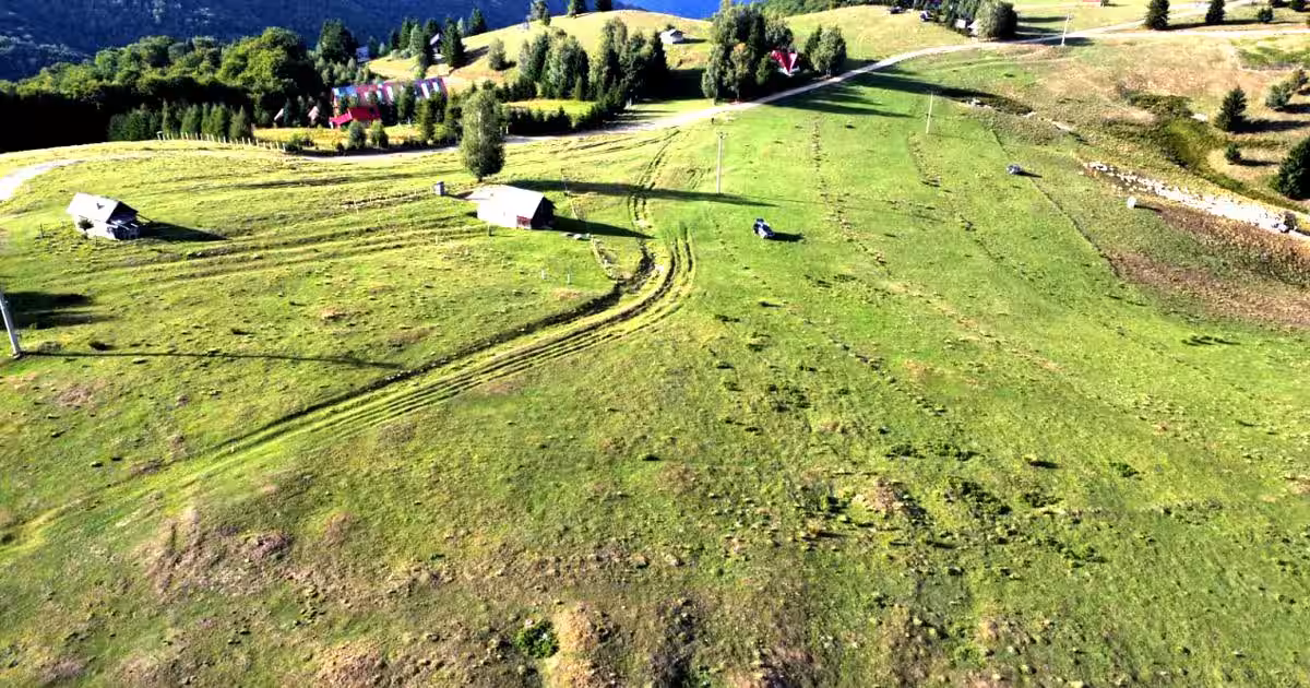 Teren Construcții intravilan de 1113 mp, în Păltiniș