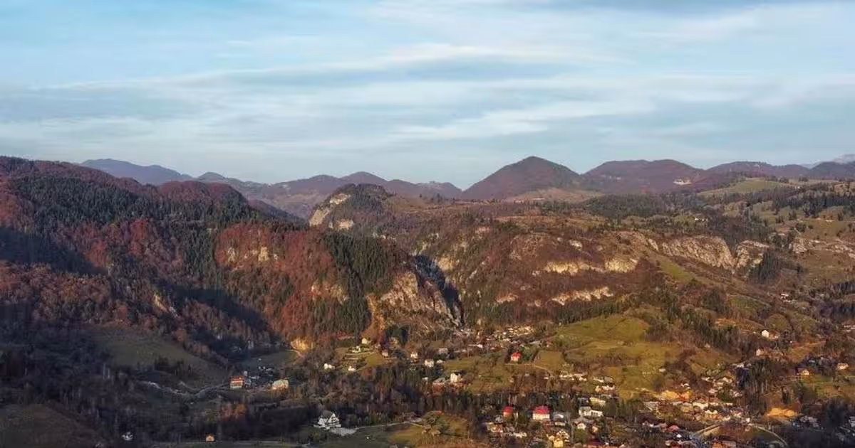 Teren Construcții intravilan de 911 mp, în Podu Dâmboviței