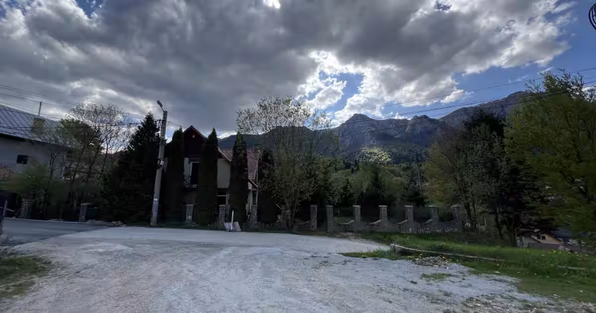 Teren Construcții intravilan de 1407 mp, în Poiana Țapului