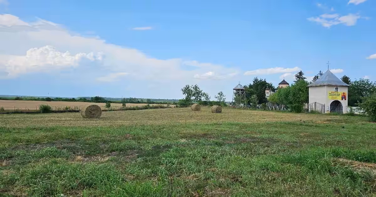 Teren Construcții intravilan de 6200 mp, în Poienarii Burchii