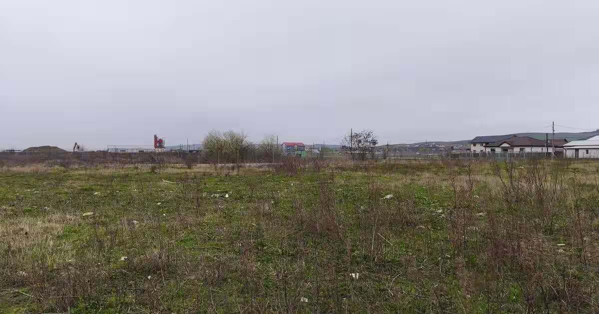 Teren drept  19059 mp - toate utilitățile - asfalt - Sancrai