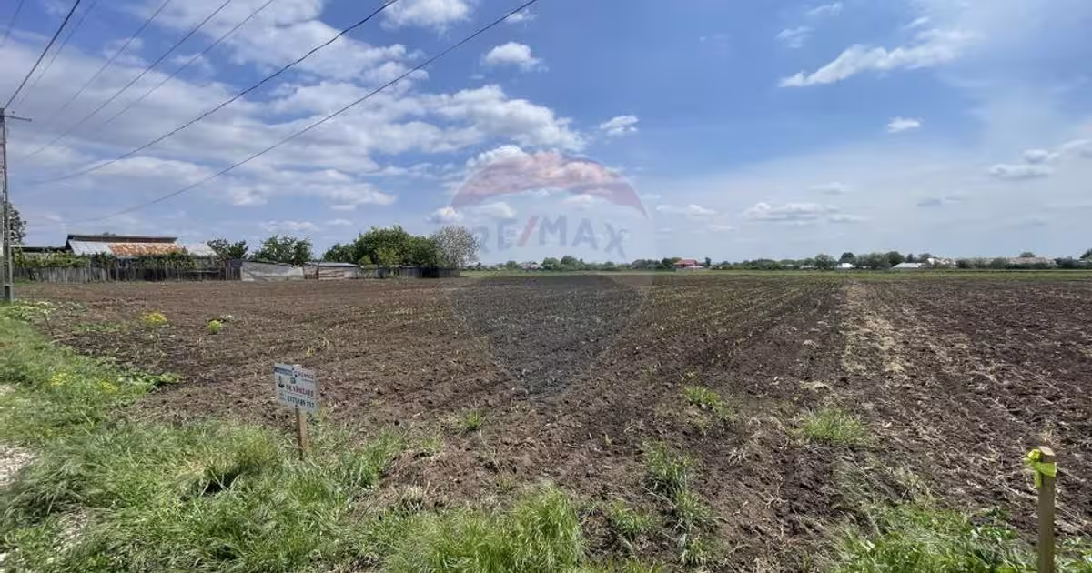 Teren Construcții intravilan de 2086 mp, în Țifești