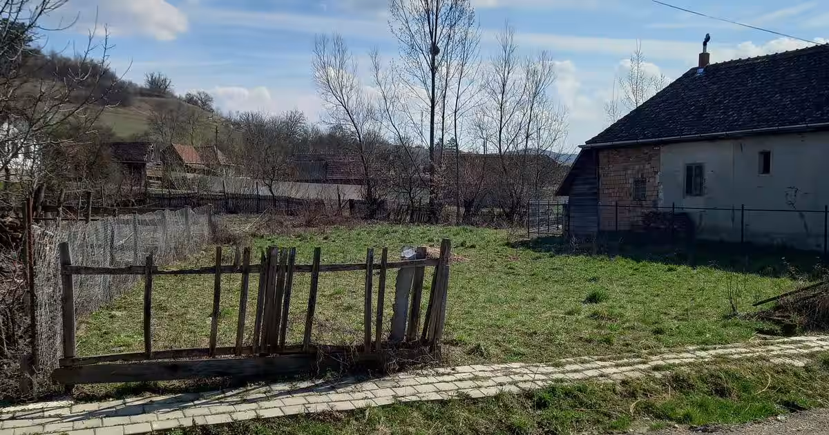 Teren Construcții intravilan de 520 mp, în Troița