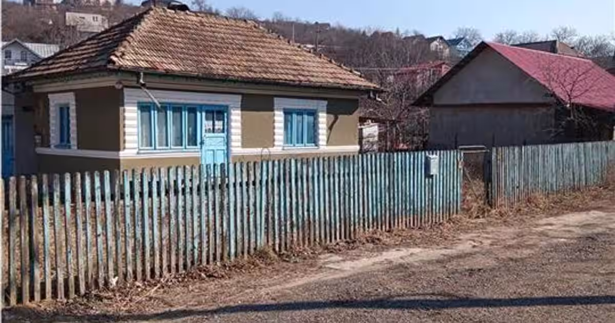 Bucium Han Trei Sarmale teren 721mp cu casa batraneasca