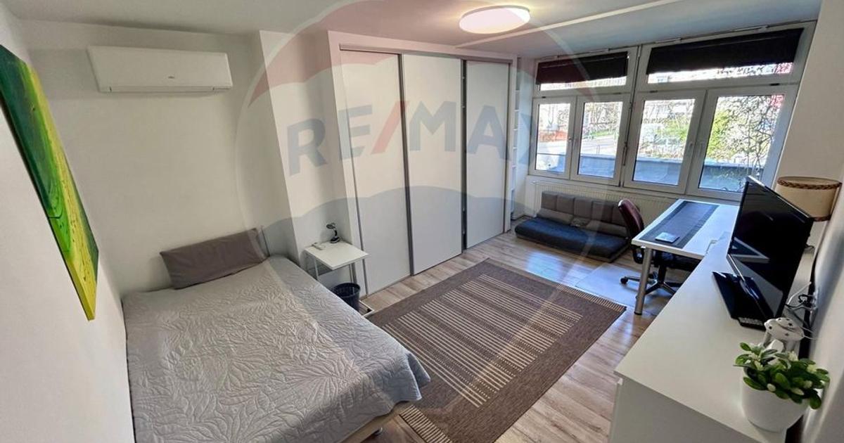 DE INCHIRIAT: Apartament spatios cu 3 camere si terasa generoasa