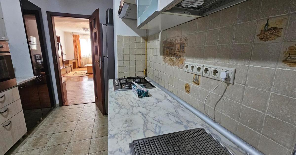 Apartament 3 camere + boxă de închiriat – Strada Carpați