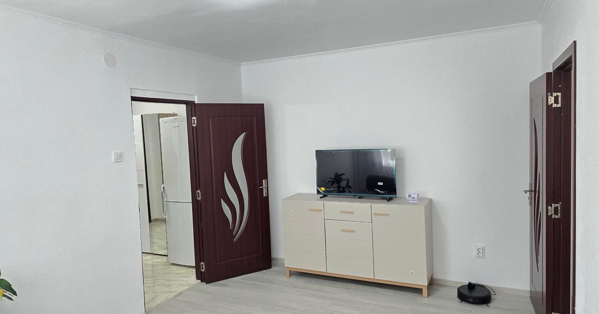 Inchiriez apartament 2 camere in Deva,  Bld. 1 Decembrie (JOLI CAFE)
