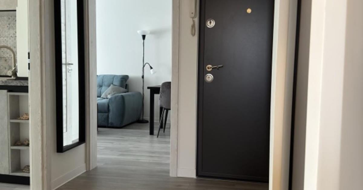 Închiriez apartament 2 camere decomandat etaj 1,micro 17 penny