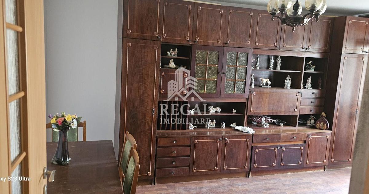 Apartament decomandat cu 3 camere în Hunedoara