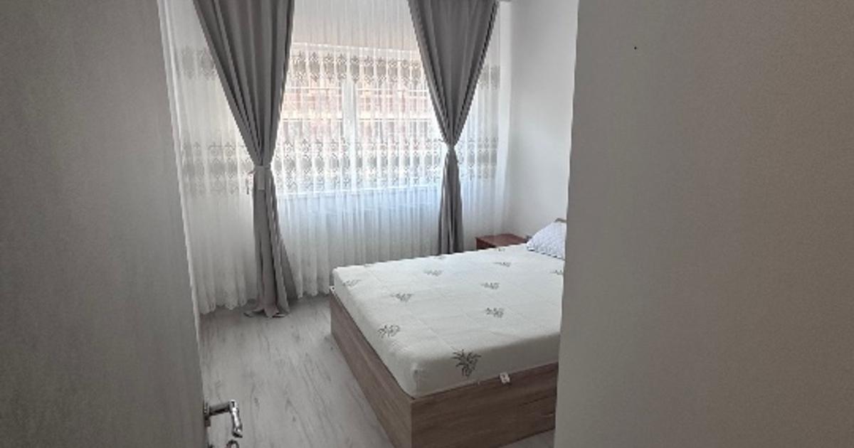 Apartament decomandat cu 2 camere în Roșu