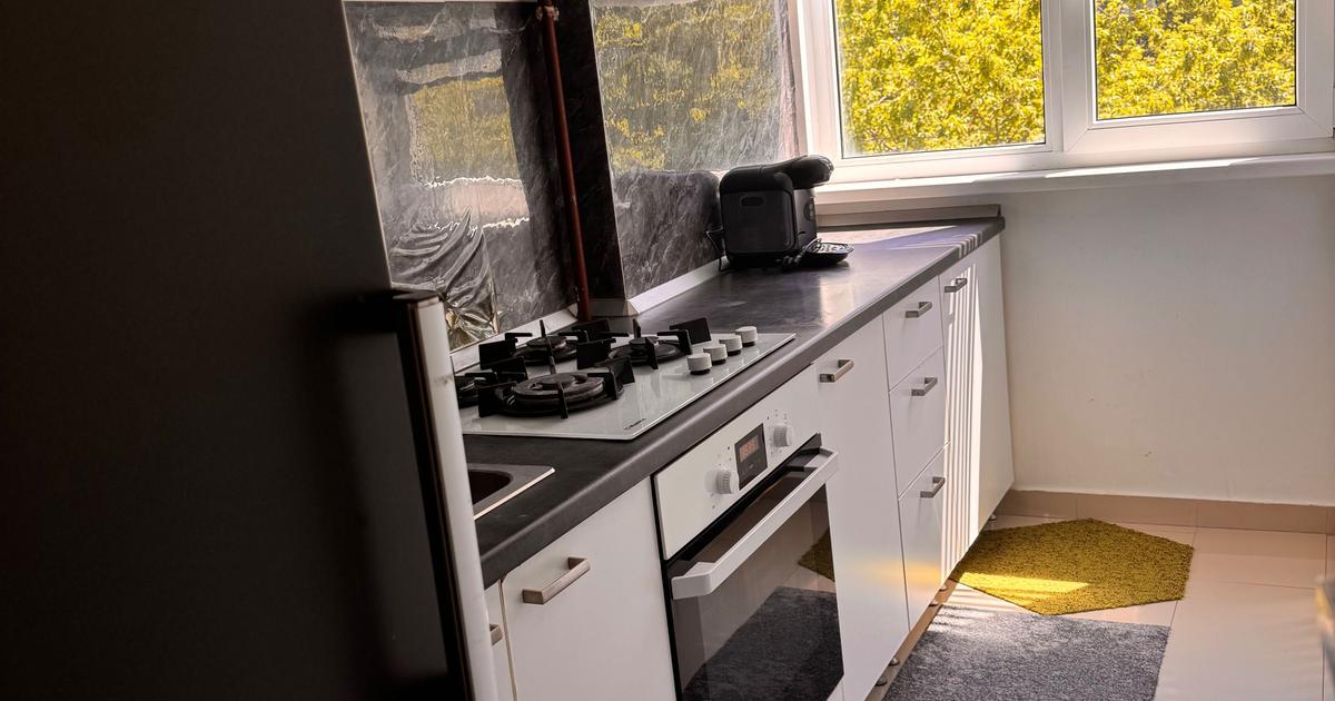 Închiriere Apartament 3 camere zona Apusului . Str Lacul Zanoaga