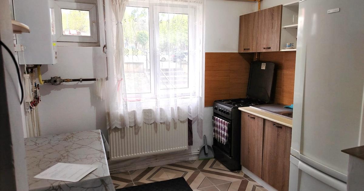 Chirie apartament 2 camere zona Sf.Vineri mobilat 250eur/luna