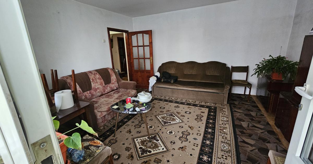 Apartament cu 3 camere, decomandat cu vedere pe 3 parti - zona Miorita