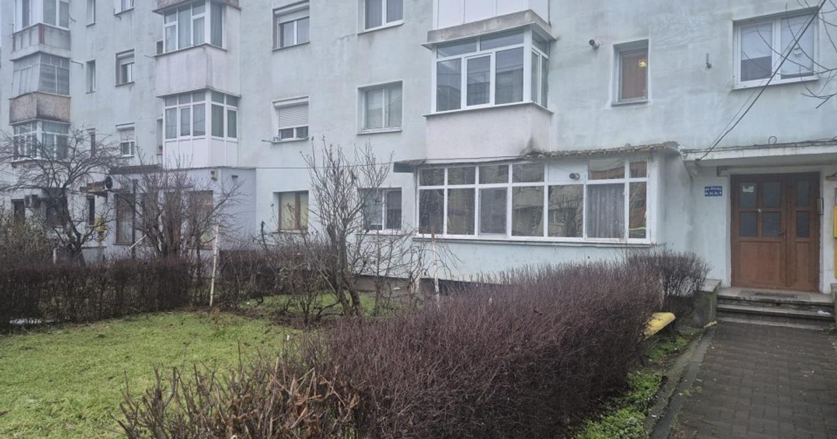 Apartament 2 camere, parter la bulevard, balcon mare – Mioriței