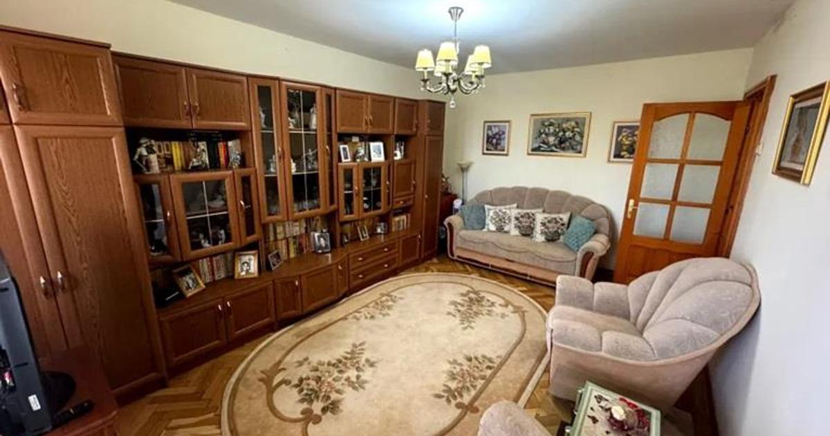 Cornisa - apartament 2 camere decomandate - bucatarie mare - hol mare patret