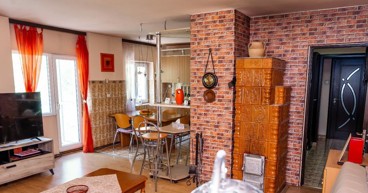 Apartament 3 camere spațios, cu vedere spectaculoasă – 75 mp  Băiile Herculane