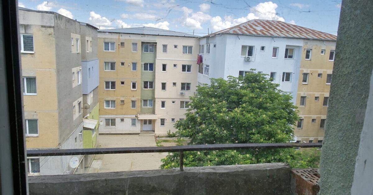 Apartament semidecomandat cu 4 camere în Corabia