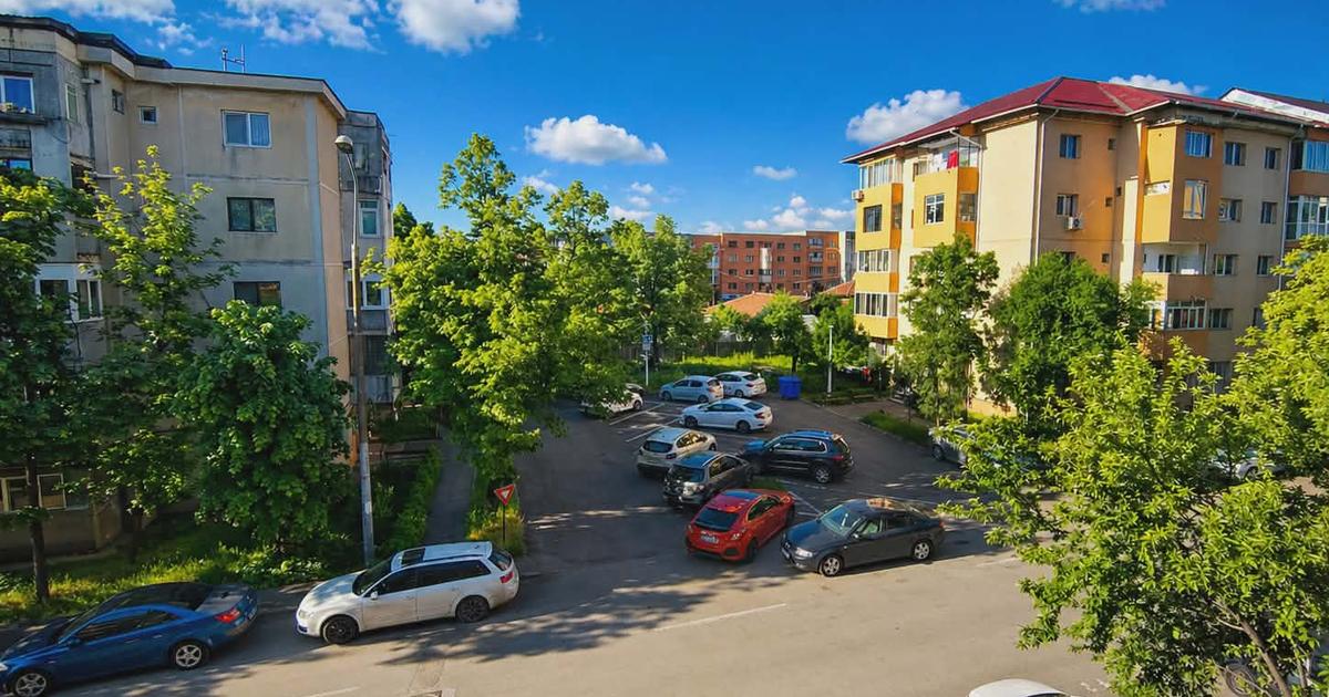 Vând apartament în Drobeta-Turnu-Severin, et 2, decomandat, 2 camere, parcare, s