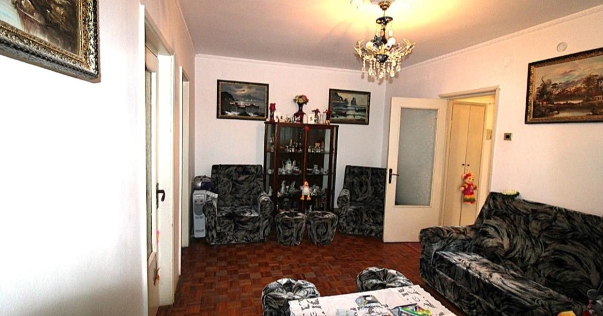 Apartament semidecomandat cu 3 camere în zona Mazepa 1, Galați