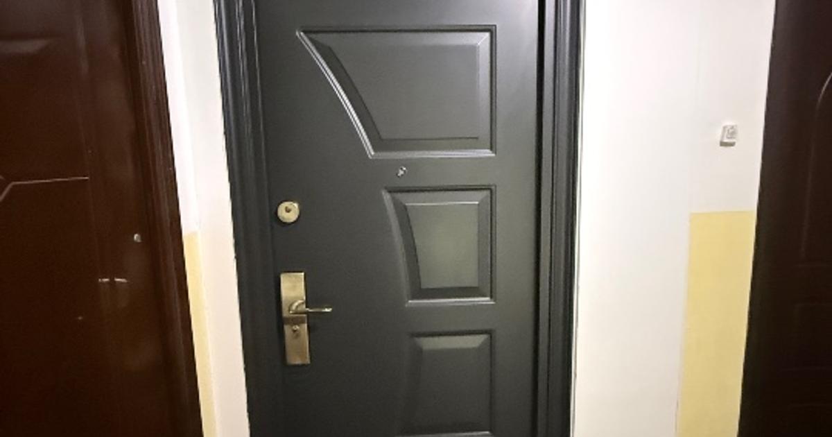 Apartament 3 camere semidecomandat de vânzare în Micro 40 stradal