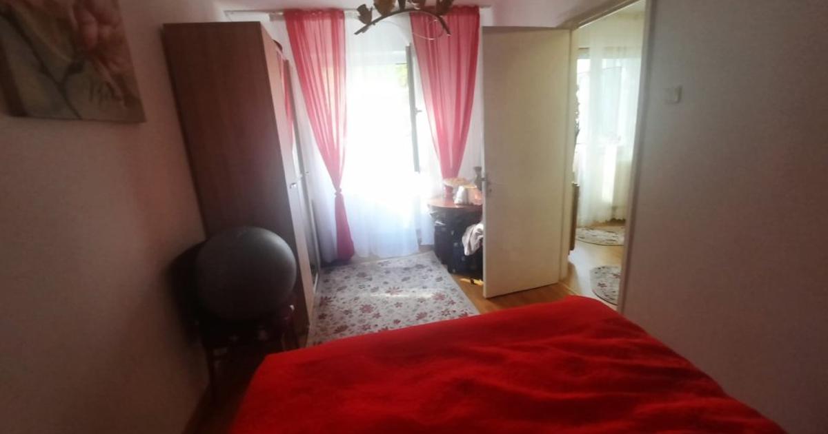 Apartament 2 camere, etajul 2/4, zona Alexandru cel Bun