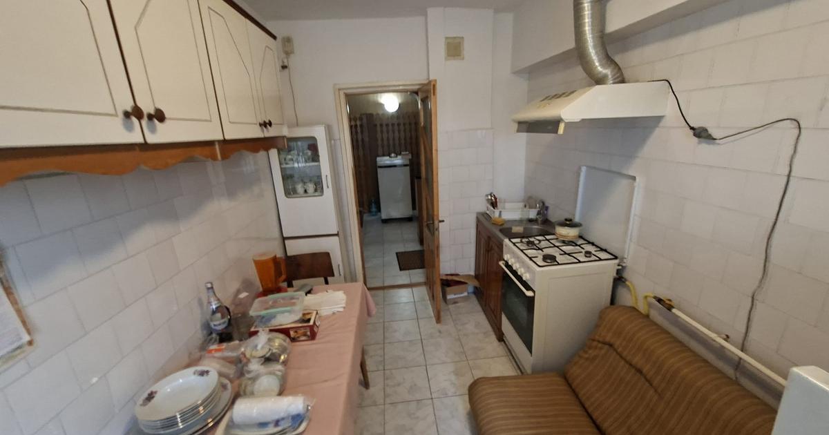 Apartament cu 3 camere decomandat, etajul  5/8, zona Garii