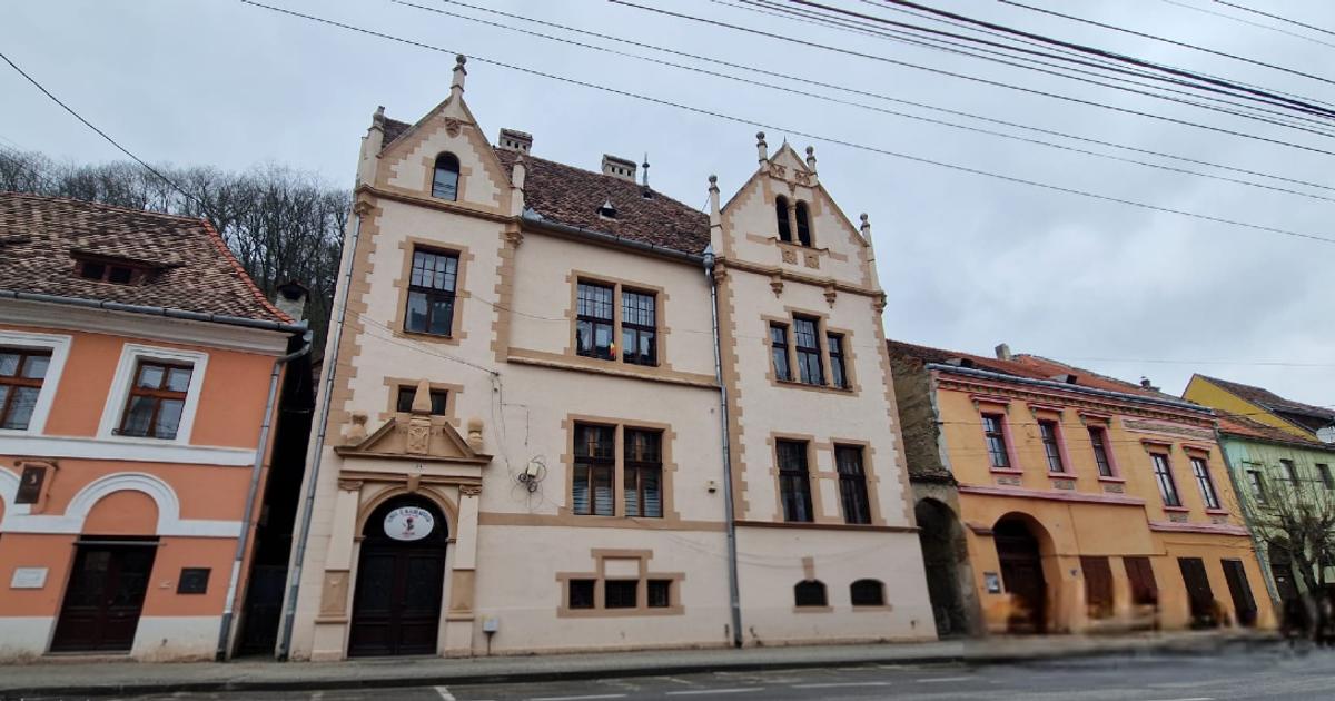 Apartament în casă monument istoric, zonă centrală – Sighișoara