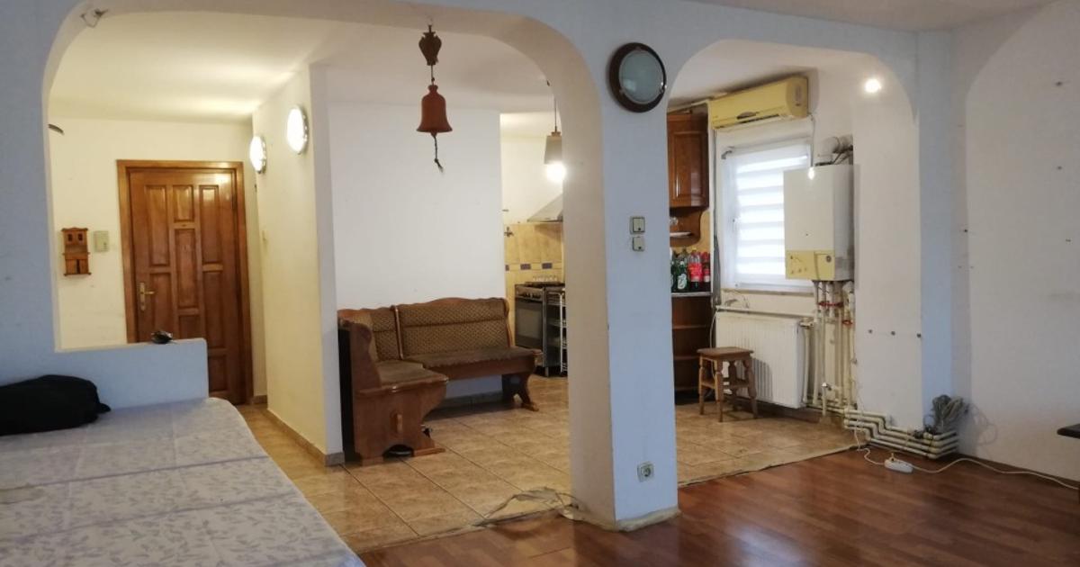 Apartament decomandat cu 3 camere în zona Pieții, Slobozia