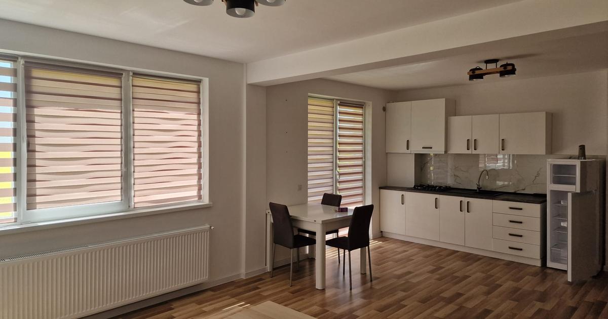De Vanzare apartament 3 camere decomandat etaj 1-Suceava