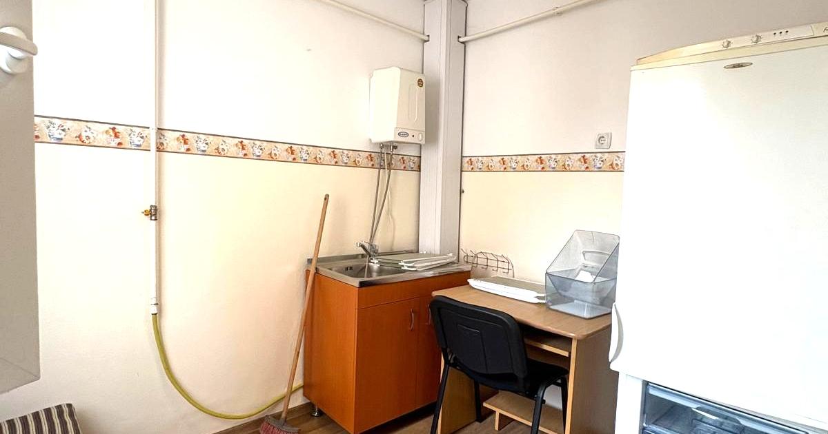 Apartament 3 camere 57mp zona Autogarii finisaje  58.000eur neg
