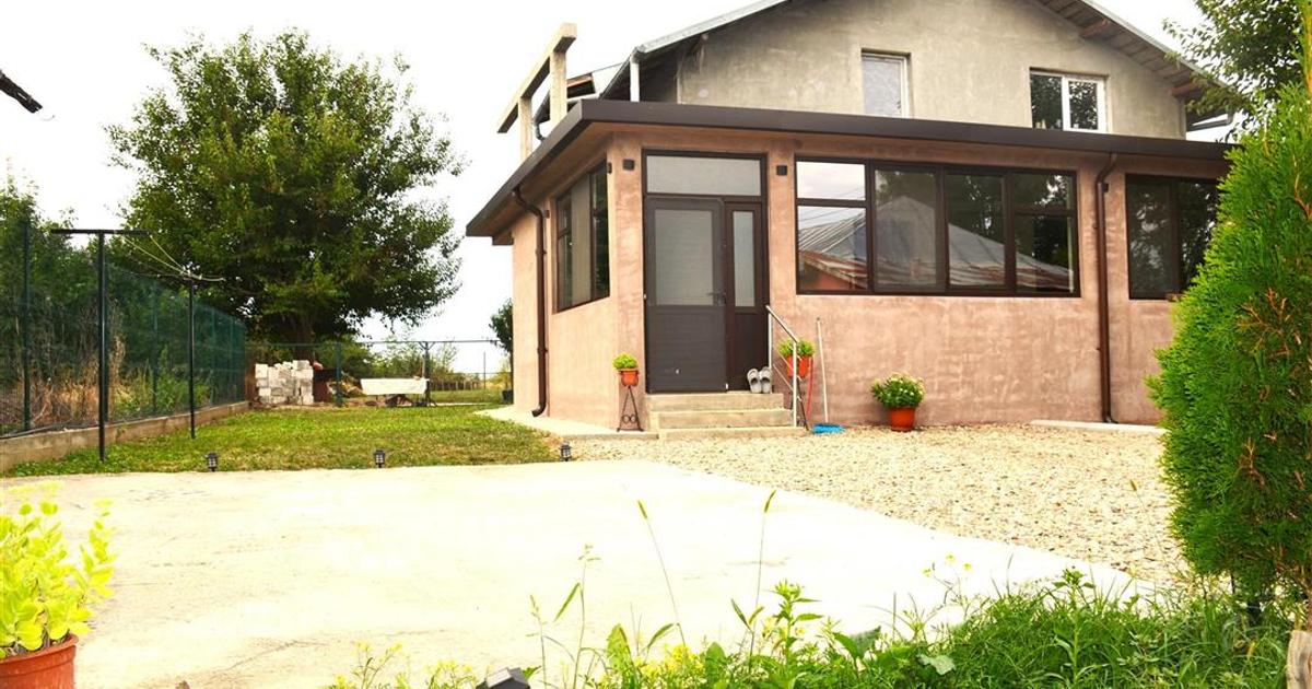 Casa de inchiriat in Vacaresti, 7 km de Targoviste spatiu generos, curte mare.