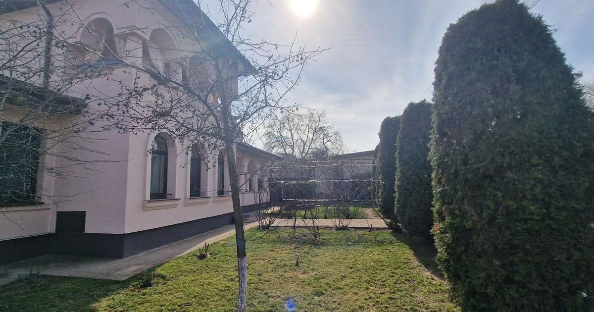 Casă 230 mp cu 4 camere în zona Central, Botoșani