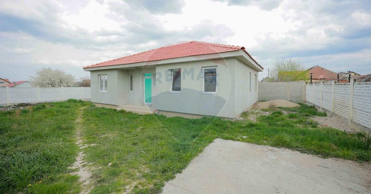 De vânzare casă semifinisată cu 3 camere, 455 mp teren, în Cihei